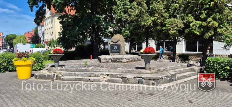 pl. 3 Maja, obelisk